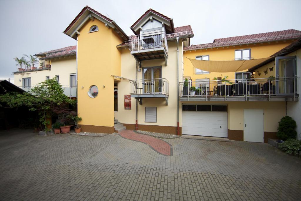 Hotel Kleines Landhaus Wendel Kapellen-Drusweiler Exterior foto